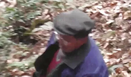 Après la malédiction, une femme mince aux cheveux bruns avale une aflam xx arab délicieuse graine.