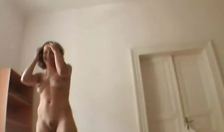 Belle Mariana a bien étiré son video voyeur arabe cul.