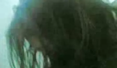 Deux filles ont arabe film porno du plaisir.