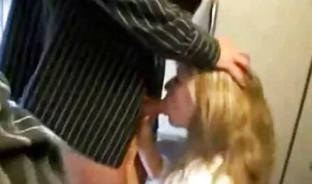 Embrasser film porno khaliji jusqu'à l'arrière-salle au travail.