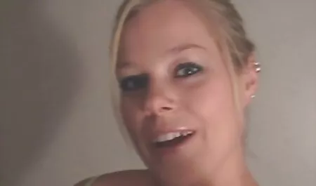 La petite amie est allée sur la route aflam porno arab entre les maisons.