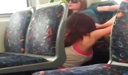 Cul remplit une fille éveillée avec porno arab plage du sperme seulement