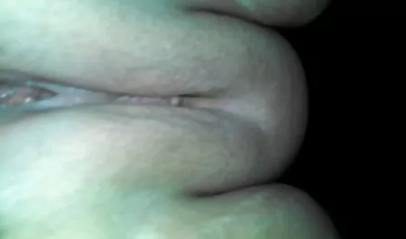 Yasmin Jay a donné des nageoires noires avec de porno films arab gros serpents.