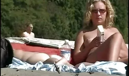 Une femme intelligente et obéissante qui fait ce que l'entraîneur sex porno film arab dit.