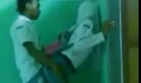 Frottez le nœud de yogourt au lit. film pournous arabe