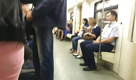 Pendant que je marchais animal porno arab dans l'ascenseur, j'ai baisé une chienne.