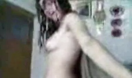 Blond verre-sucer la bite porno arabe professionnel