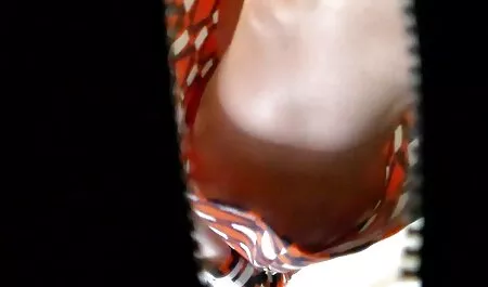 Julia aflam porno arabe a rendu visite à deux amis pour nettoyer les tuyaux.