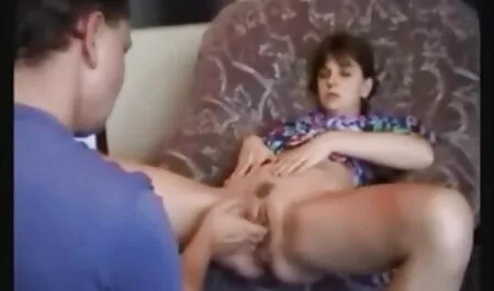 Une film porno gratuit arab mère séduit la convoitise de son armée ami.