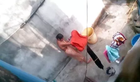 Jolie salope arab porno arab qui aime les pieds de sa copine.