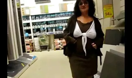 Des amis baisent film x arab hijab des filles dans la salle de bain.