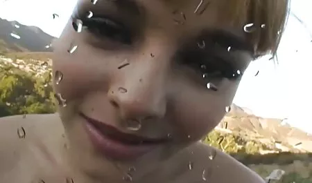 Bas grown femme qui caresse la filmpornoarabe chatte