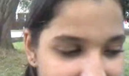 Une ballerine au milieu de la rue, après le porno arabci club.