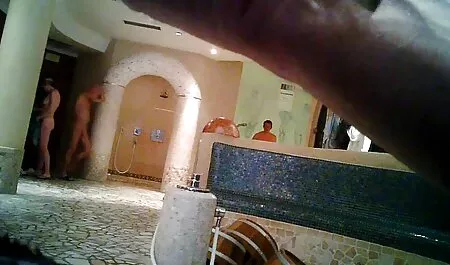 Cutie porno dance arabic est devenu un déchiqueteur actif dans le cul.