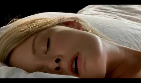 Petite amie sex voyeur arab soufflé bites sur le canapé.