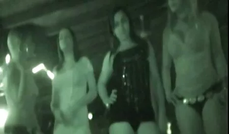 Cette jupe est porno arabesc la salle de bains de la salle de bain.