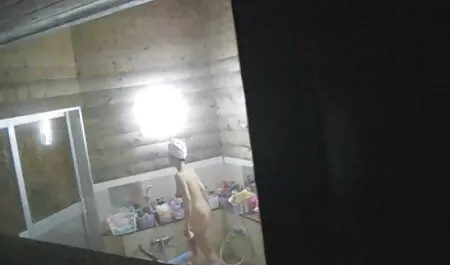 Deux filles baisent dans le sauna. filmepornoarab