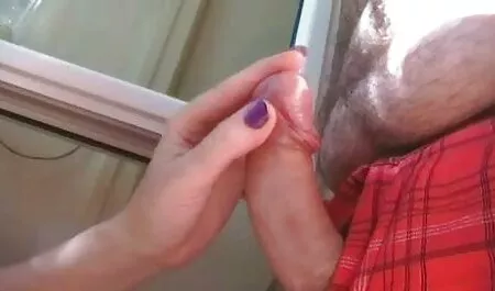 Une infirmière porno film hijab a montré à la patiente sa langue.