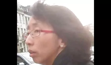 La secrétaire donne un porno video sex arab coup de pied à dildon, son patron.